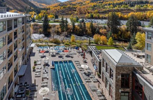 Avon House | LUXE Riverfront Mountain Retreat Walk to Gondola