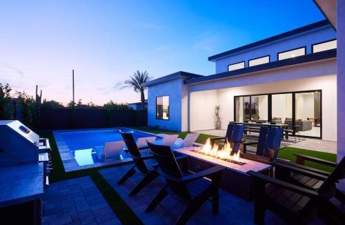 North Scottsdale House | Luxe - Solstice Retreat - Heated Pools - 2 Homes