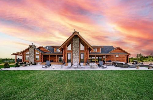 Tetonia House | Luxe Teton View Log Cabin Hot Tub Large Groups