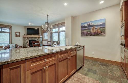 River Run Apartment | Luxurious 2 BR in River Run Village Featuring Ski in ski-out condo