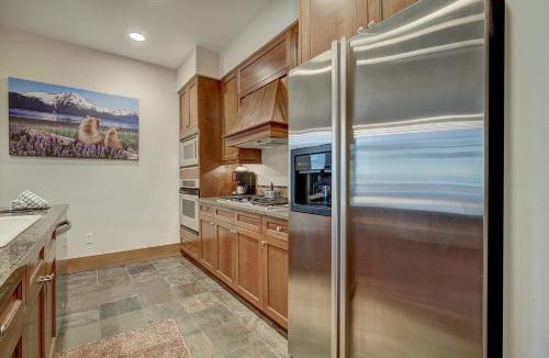 River Run Apartment | Luxurious 2 BR in River Run Village Featuring Ski in ski-out condo