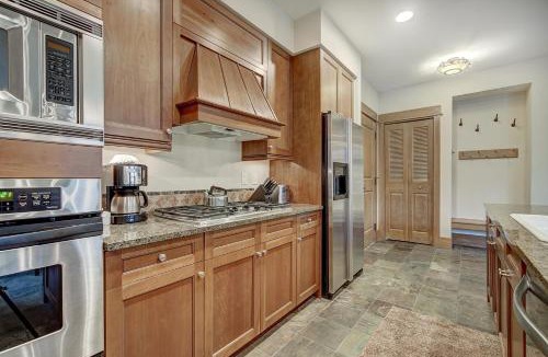 River Run Apartment | Luxurious 2 BR in River Run Village Featuring Ski in ski-out condo