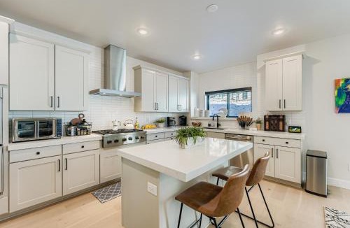 Park City House | Luxurious 4-Bedroom RetreatClose to Deer Valley East Village 1936 home