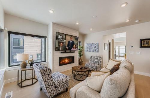Park City House | Luxurious 4-Bedroom RetreatClose to Deer Valley East Village 1936 home