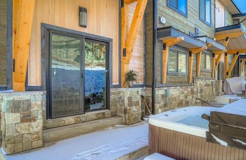 Park City House | Luxurious 4-Bedroom RetreatClose to Deer Valley East Village 1936 home