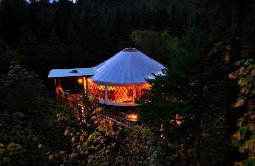 Carson Other | Luxurious Creekside Yurt with Stargazing Dome & Firepit near Carson, Washington