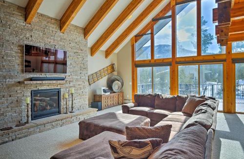 Grand Lake House | Luxurious Grand Lake Vacation Rental w/Hot Tub!
