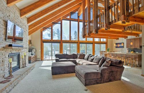 Grand Lake House | Luxurious Grand Lake Vacation Rental w/Hot Tub!