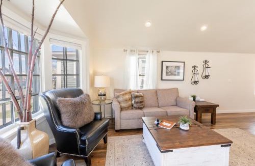 Rapid City House | Luxurious Historic Renovated Bungalow DT Rapid City with Private Patio