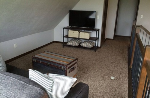 Spirit Lake House | Luxurious Lakehouse Living at Bridges Bay! Sleeps up to 10 people!