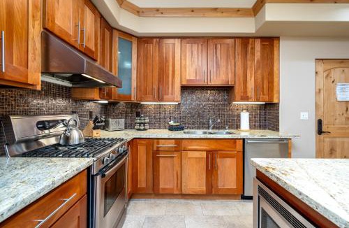 Bear Valley Apartment | Luxurious Modern Condo! - SM #207