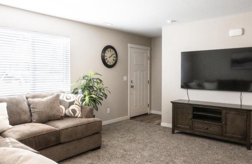Idaho Falls Apartment | Luxurious Townhome Suites Near Airport #4