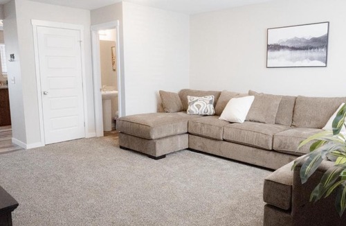Idaho Falls Apartment | Luxurious Townhome Suites Near Airport #4