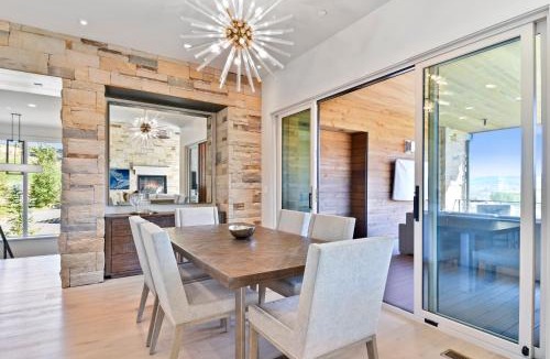 Tuhaye House | Luxurious Tuhaye Home with Modern Interior, Mountain Views