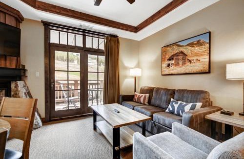 Peak 8 Apartment | Luxury 1 Bedroom Condo with Slopeside View condo