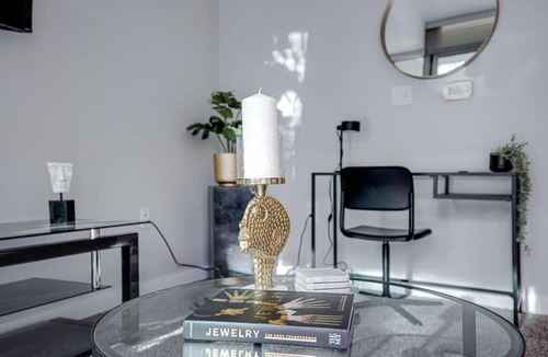 Tempe Apartment | Luxury 1 BR Highrise near ASU