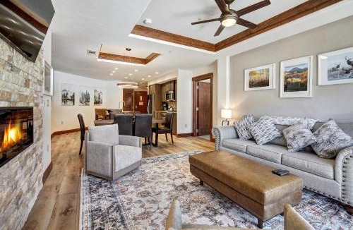 Peak 8 Apartment | Luxury 2 Bedroom Condo with Mountain View condo