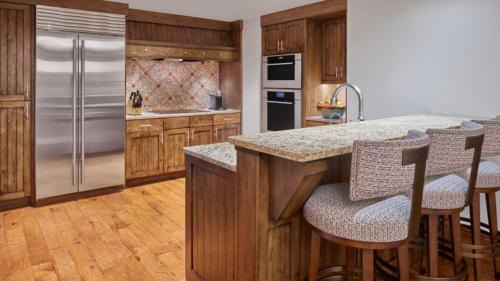 Downtown Apartment | Luxury 2 Bedroom Residence At The St Regis Residence Club In Downtown Aspen