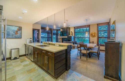 Snowmass Village Apartment | Luxury 3 Bedroom Slopeside Mountain Vacation Rental With Hot Tubs