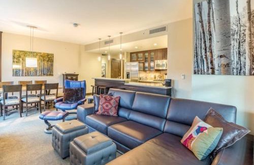 Snowmass Village Apartment | Luxury 3 Bedroom Slopeside Mountain Vacation Rental With Hot Tubs