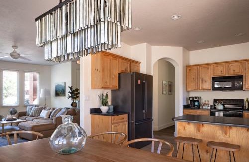 Kanab House | Luxury 3BR in Upscale Neighborhood Pet Friendly
