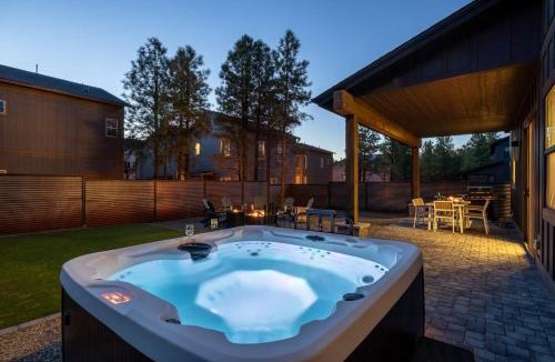 Flagstaff House | Luxury 4-BR Flagstaff Retreat Hot Tub AC