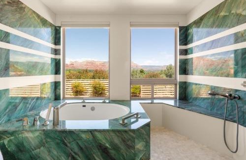 Oak Creek House | Luxury 4BR Estate for 10, Red Rock & Golf Views, Sauna, GeoDome, Massage, Yoga