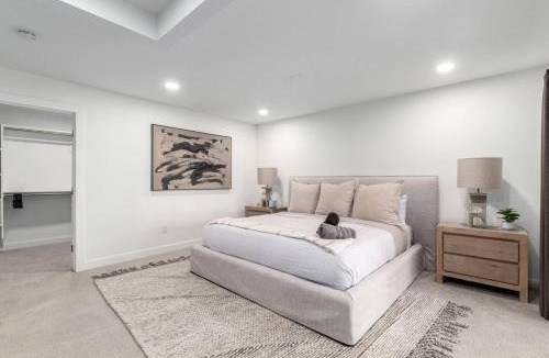 Paradise Valley Village House | Luxury 4BR Retreat Heated Pool, Mini Golf and BBQ