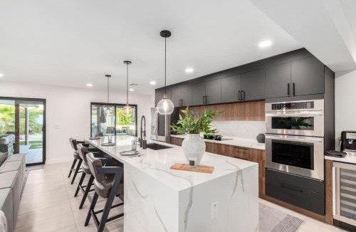 Paradise Valley Village House | Luxury 4BR Retreat Heated Pool, Mini Golf and BBQ