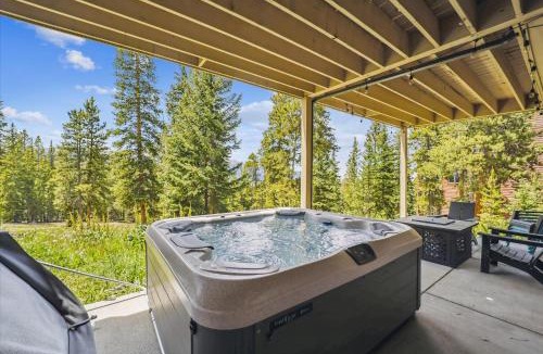 Woodmoor House | Luxury 5 bedroom Mountain View Lodge in Breckenridge, perfect for 12 guests with stunning views
