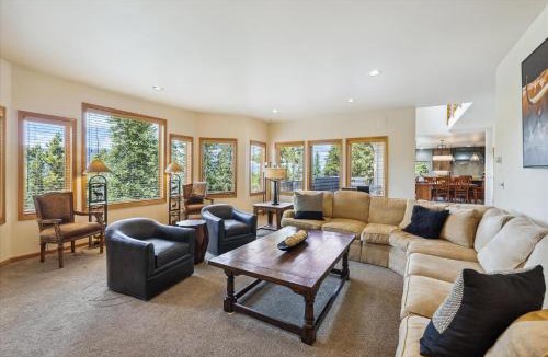 Woodmoor House | Luxury 5 bedroom Mountain View Lodge in Breckenridge, perfect for 12 guests with stunning views