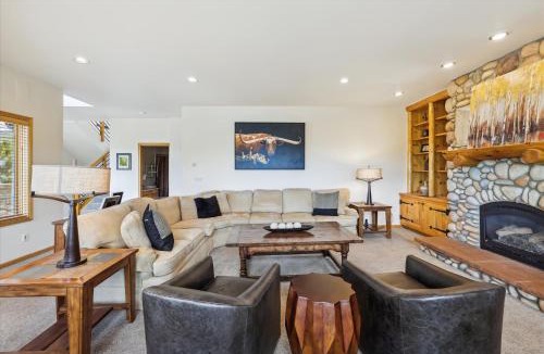 Woodmoor House | Luxury 5 bedroom Mountain View Lodge in Breckenridge, perfect for 12 guests with stunning views