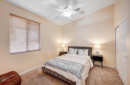 Las Vegas House | Luxury 6 BR Home Large Pool & Spa with Grassy Yard