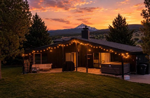 Big Sky Meadow Village House | Luxury Big Sky Golf Course Retreat with Hot Tub