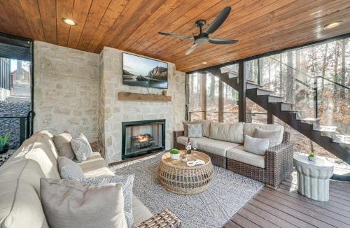 Broken Bow House | Luxury Broken Bow Cabin w/Hot Tub on 3 Acres!