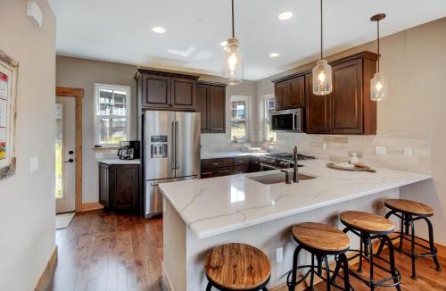 Rendezvous House | Luxury Cabin 94 I Hot Tub I Great Views I Best Price I FREE Adventures Daily