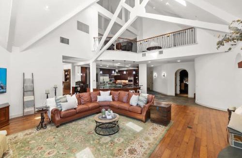 Davis House | Luxury Castle Retreat at UC Davis
