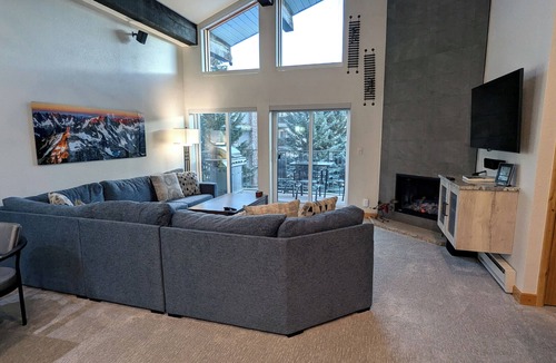 Avon Condo | Luxury Condo w/FREE WiFi, Parking, Heated Pool, Hot Tubs, Skier Shuttle