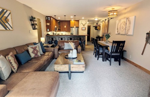 Avon Condo | Luxury Condo w/FREE WiFi, Parking, Heated Pool, Hot Tubs, Skier Shuttles