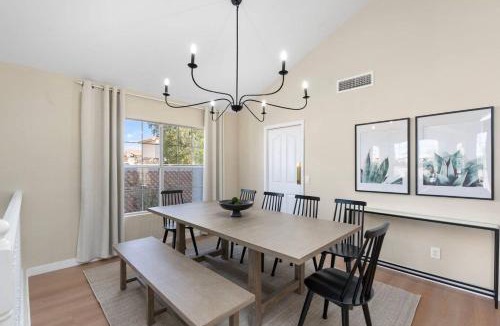 Dobson Woods House | LUXURY Desert Oasis! 5 bedroom, 3 bath w HEATED POOL