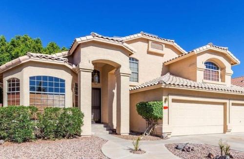 Dobson Woods House | LUXURY Desert Oasis! 5 bedroom, 3 bath w HEATED POOL