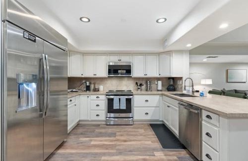 Paradise Valley Village House | Luxury Estate Heated Pool Mini Putt Basketball