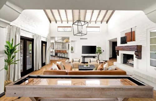 Paradise View Estates House | Luxury Family Getaway Pool Games Sauna More