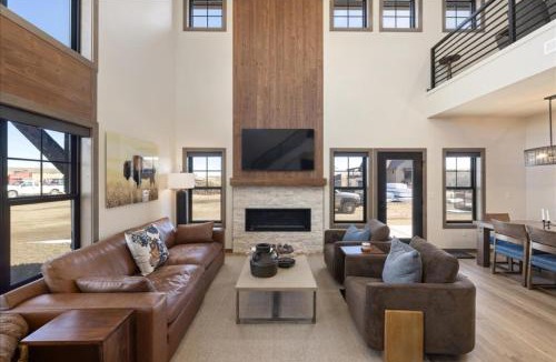Red Lodge House | Luxury Family getaway with hot tub