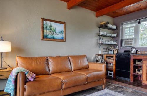 Hot Springs House | Luxury Getaway Near Mineral Spa - Ponderosa Cabin