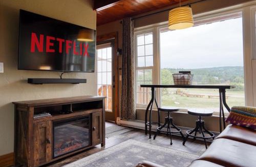 Hot Springs House | Luxury Getaway Near Mineral Spa - Ponderosa Cabin