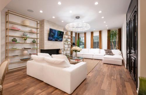 Gold Coast House | Luxury Gold Coast Duplex -8 Bedrooms 3 Bath