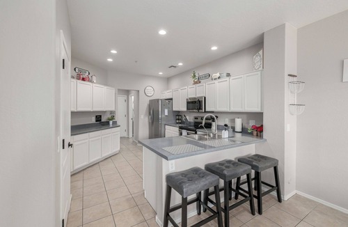 Alta Mesa House | Luxury Golf Community Retreat ~ Putting Green, EV Charger, Pool & Hot Tub