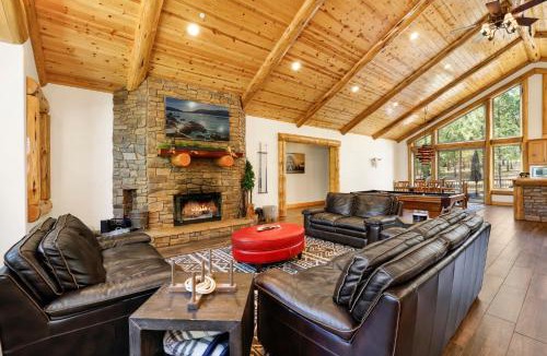Evergreen Estates House | Luxury Heavenly Lodge Big Bear~ Hot Tub + Pool Table