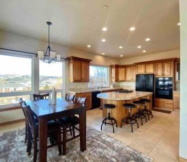 Pocatello House | Luxury home w a View- biking and hiking near